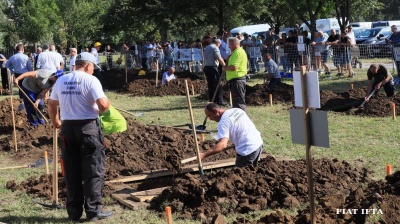 Russian team comes dead last in Hungary’s annual grave digging contest