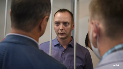 Famous ex-defence reporter arrested, accused of treason