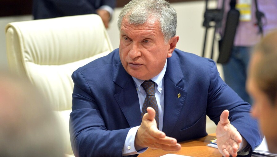 Oil giant Rosneft announced the creation of a plan to transition to green energy, but also warned that fossil fuels would never fully be replaced.