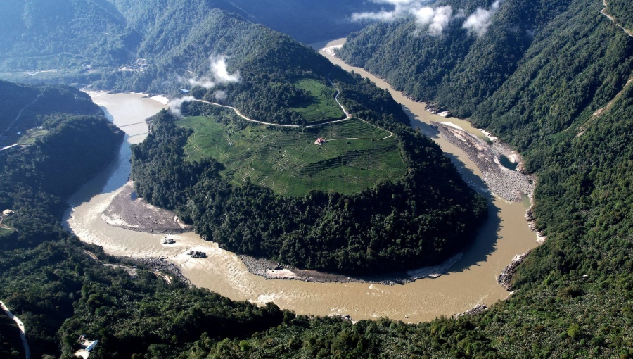 China has started work to build the world’s biggest hydroelectric damn as part of its drive switch its power generation to renewables, but analysts say the plan won’t work.