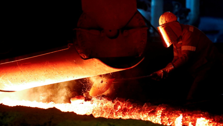 The green revolution is causing Russia's leading metallurgical companies to hunt for low-carbon metal production techniques.