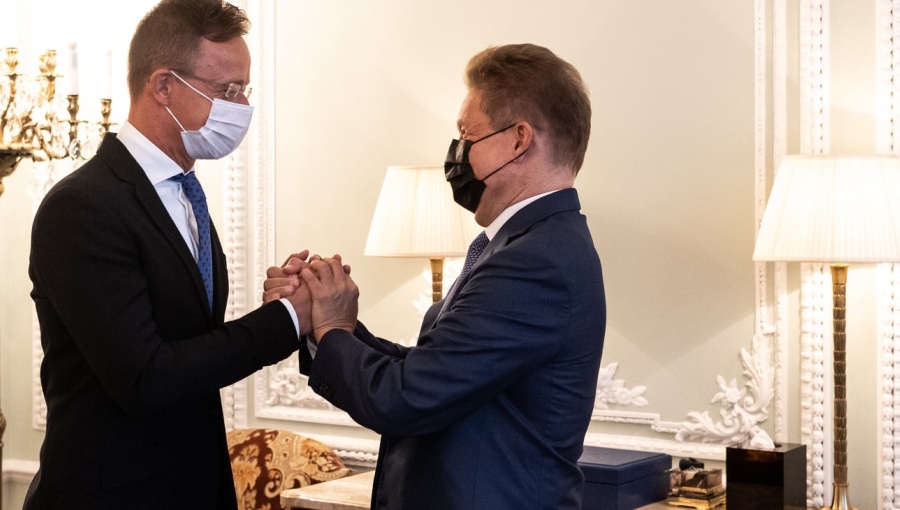 Hungary's Minister of Foreign Affairs and Trade Peter Szijjaro (left) with Gazprom CEO Alexey Miller have agreed on a long-term gas deal.