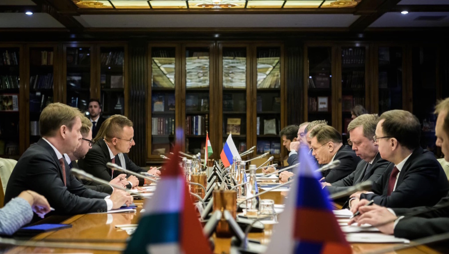 Hungarian Minister of Foreign Affairs and Trade Peter Szijjarto signed energy agreements in Moscow on April 11.