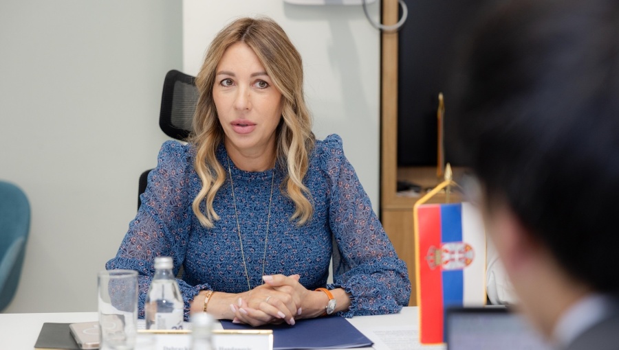 Energy Minister Dubravka Dedovic Handanovic said Serbia is in advanced negotiations with Russian energy giant Gazprom.