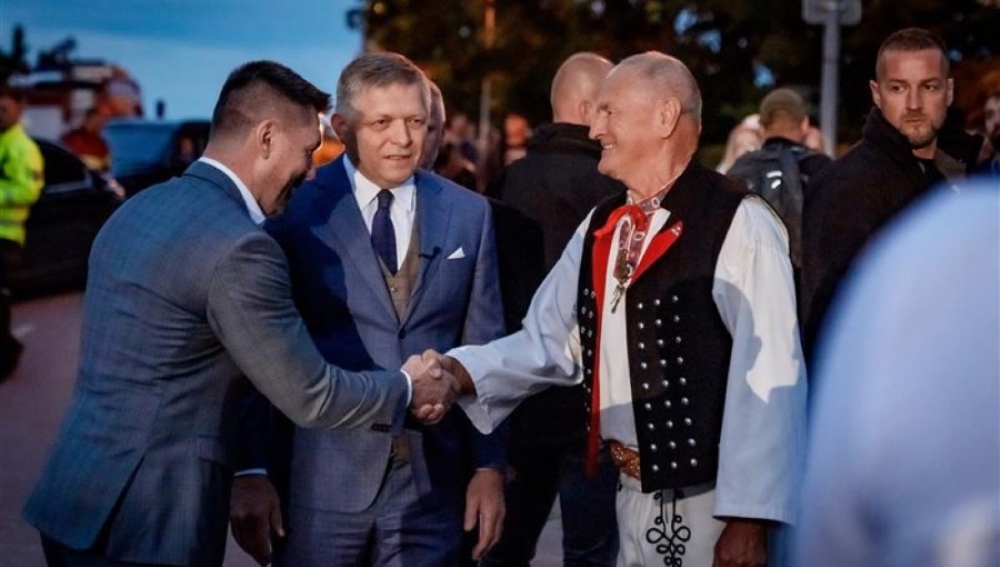 Slovak Prime Minister greeting supporters in Stara Bystrica