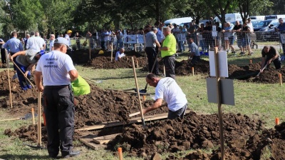 Russian team comes dead last in Hungary’s annual grave digging contest