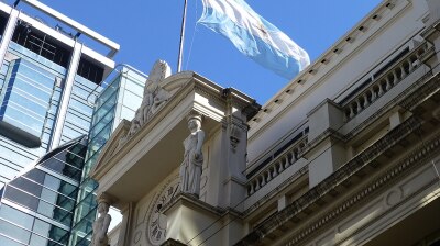 Argentina rules out return to international debt markets despite lower country risk