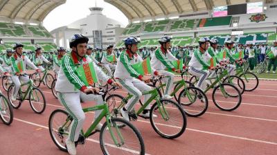 Bread sellers demand passports as Turkmenistan’s economic crisis goes from bad to worse