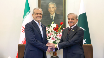 Iran and Pakistan sign 12 MOUs to deepen bilateral ties
