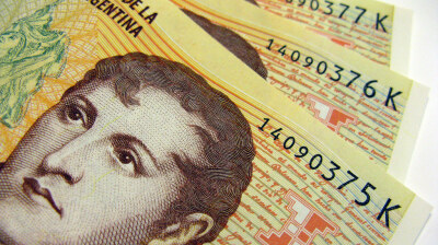 Argentina loosens currency controls to rebuild dollar reserves