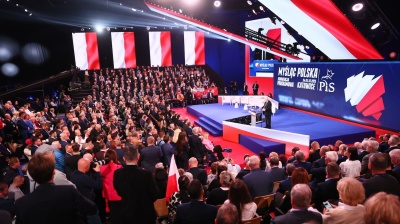 Poland’s political arch-rivals kick off 2027 campaign marathon