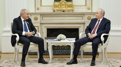 Armenian PM strikes combative tone in talks with Putin