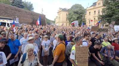 Thousands rally in Prague in support of public media