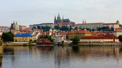 VISEGRAD BLOG: Race for Prague Castle will be landmark for Czech democracy