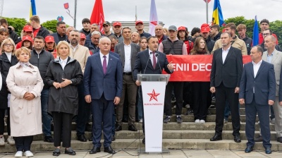 Young Moldovans face uncertain future as pivotal election approaches 