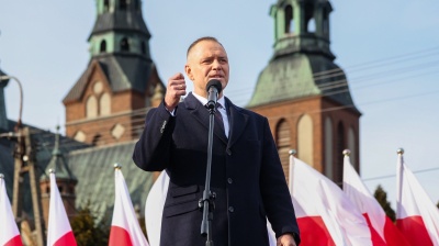 Warsaw-Kyiv relations hit new low as Nawrocki seeks to strip Zelenskiy of Poland’s highest honour 