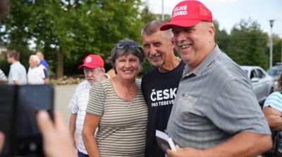 Czech billionaire ex-PM Babiš hit on the head with a crutch at campaign event