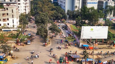 Quake shakes Dhaka, three dead, more deaths expected