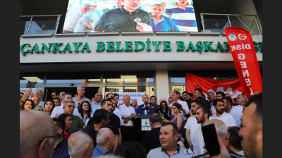 Mayor of Ankara addresses angry crowd after more regime detentions of opposition officials
