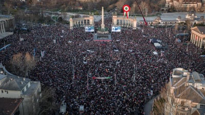 Fidesz and Tisza flex muscles, mobilise hundreds of thousands in last big rallies before election