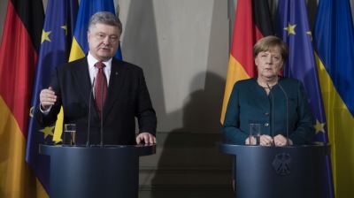 Merkel meeting Poroshenko in Kyiv day after Russia’s tit-for-tat sanctions attack on Ukraine