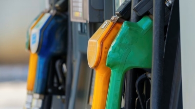 Oil price tops $100 a barrel - again