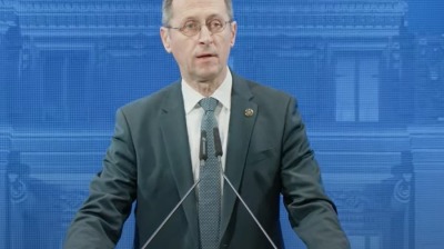 Hungarian central bank holds rate steady at 6.5% 