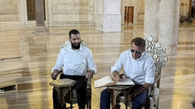 Macron visits Damascus' Umayyad Mosque during landmark Syria trip