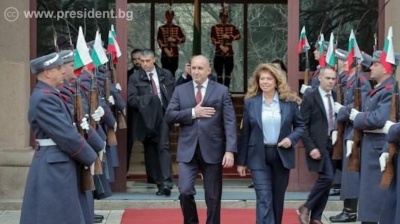 Bulgaria’s president steps down, likely to launch party ahead of snap vote