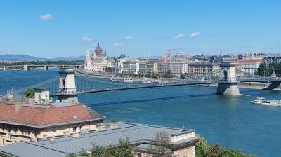 Hungary tourist arrivals fall 7.3% y/y in August