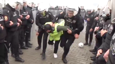 Turkish police “club” colleagues in preparation for possible minimum wage protests