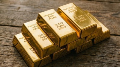 Gold surges past $5,000 to fresh record on geopolitical tensions
