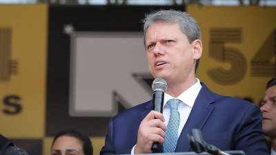 Brazil's Tarcísio de Freitas wavers on presidential run, scrambling right-wing rivals