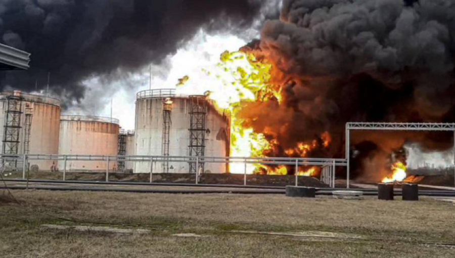 Russia oil refinery production has been reduced by 38% by Ukrainian drone attacks. But that is just calculating the production capacity of the 16 refineries attacked. The reduction of actual production is probably closer to 30.4% - still a painful amount, argues energy analyst Sergei Vakulenko. 