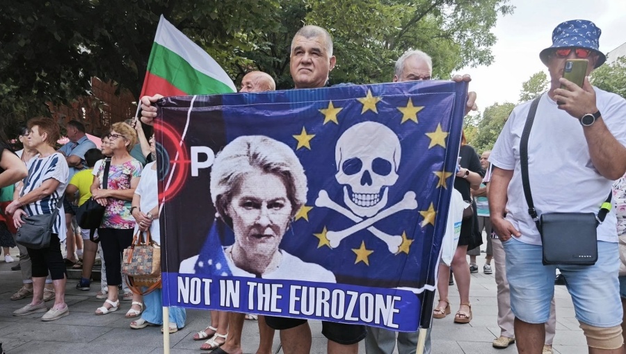 Bulgarian anti-euro campaigners set up protest camp in Sofia