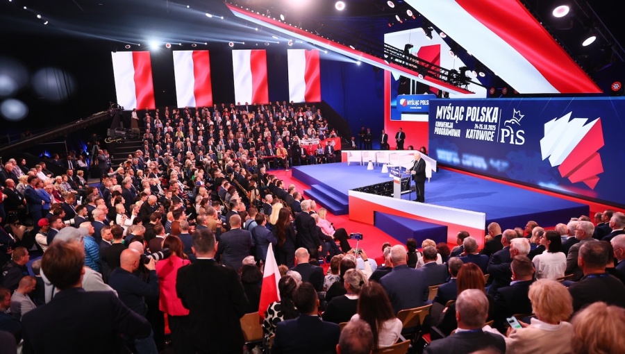 Poland’s political arch-rivals kick off 2027 campaign marathon