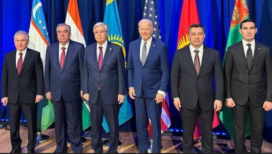 A first ever such meeting: from left, presidents Mirziyoyev, Rahmon, Tokayev, Biden, Japarov and Berdimuhamedov.