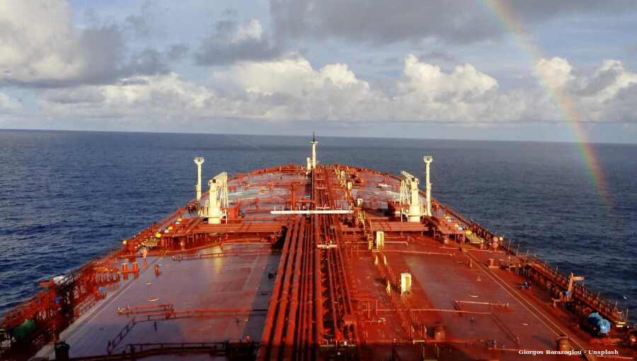 US eases Iran oil sanctions, price on Brent crude drops over 3.5%