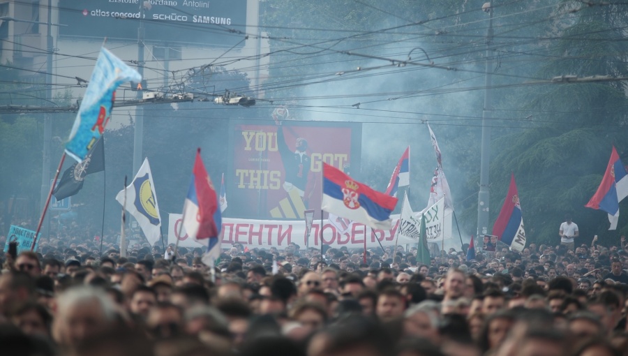 Mass protest in Serbia ends in violent clashes with police