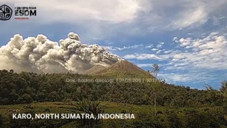 Indonesia's Mount Sinabung eruption sees volcanic ash plume move towards populated areas