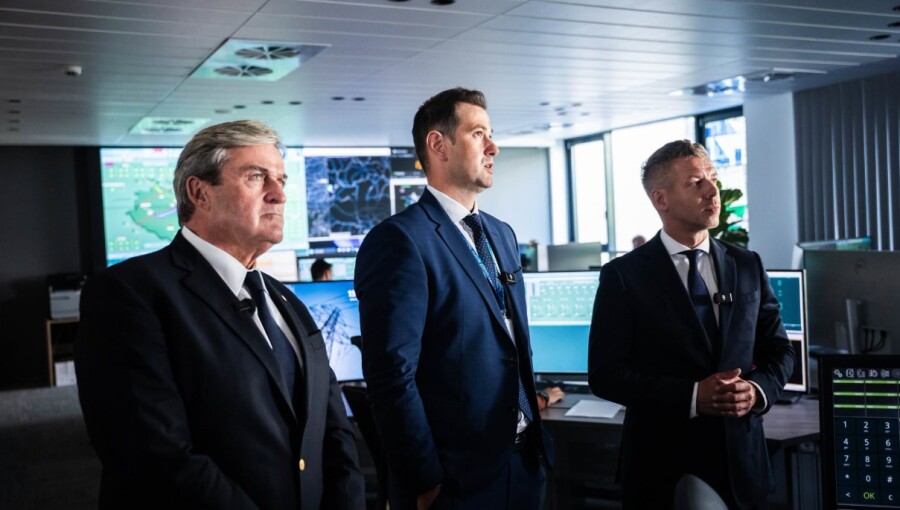 Economy and Energy Minister Istvan Kapitany (l) at the control room of transmission operator Mavir with Prime Minister Peter Magyar (r).