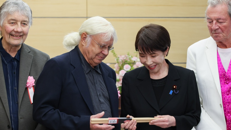 Japan PM tells Deep Purple: ‘You are my god’