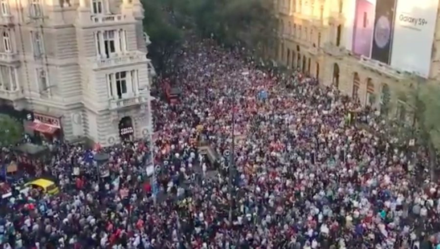 bne IntelliNews - Huge crowds gather in Budapest to protest against ...