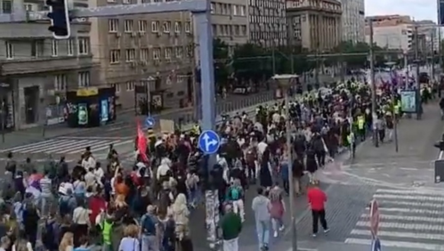 Weekend protests renew pressure on Serbian government 