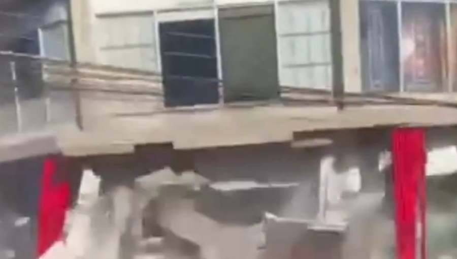 Philippines quake leaves at least 15 dead and 129 injured