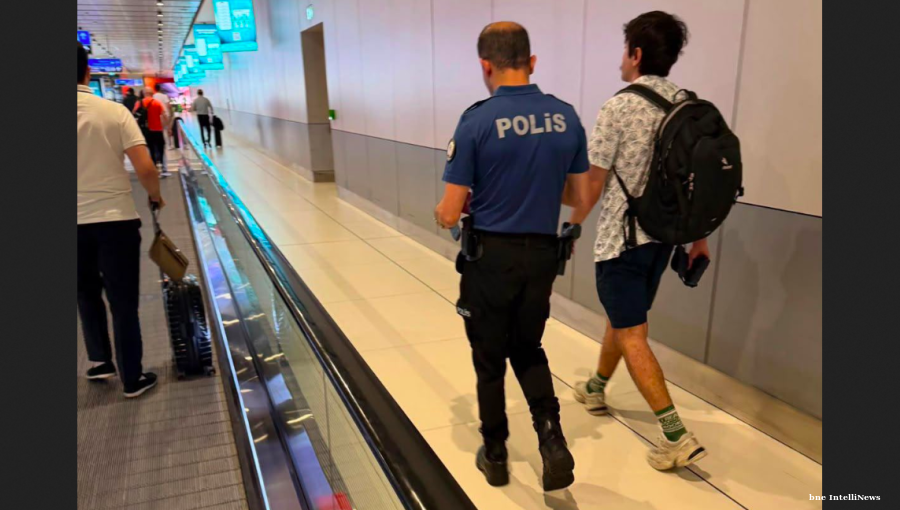 Turkey detains comedian who called Erdogan “dictator”