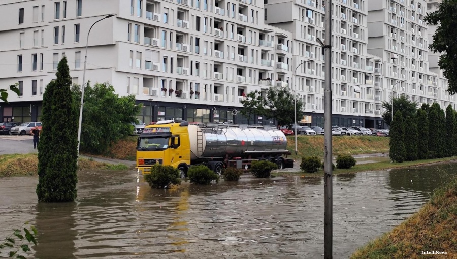 Severe storm floods Skopje streets, causes traffic chaos