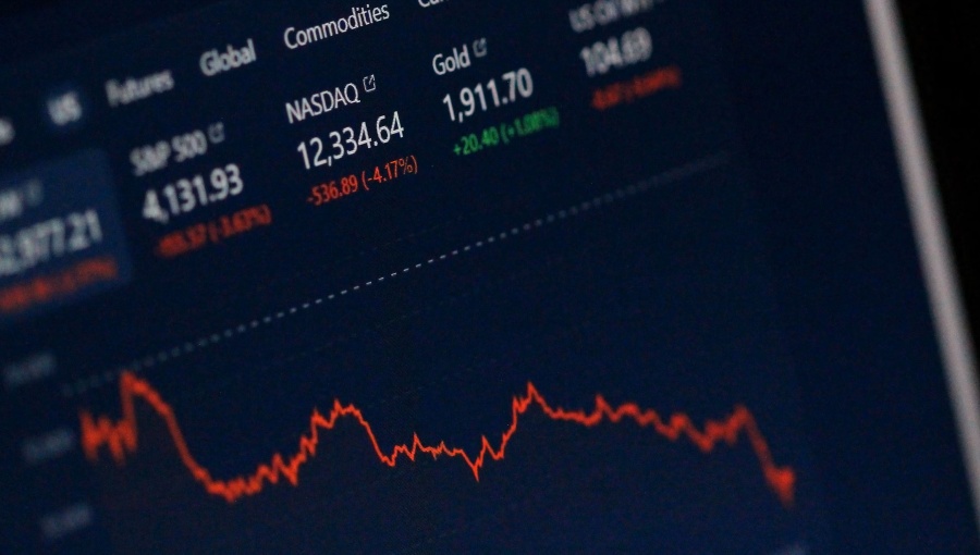 Taiwan shares slide again, heading to worst monthly decline ever