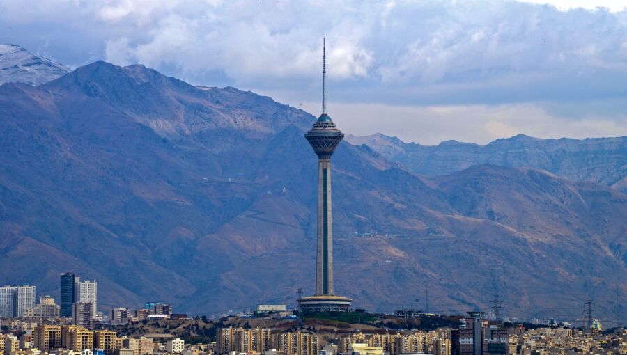 Iran's economy contracts 0.7% in year to March on construction, drought