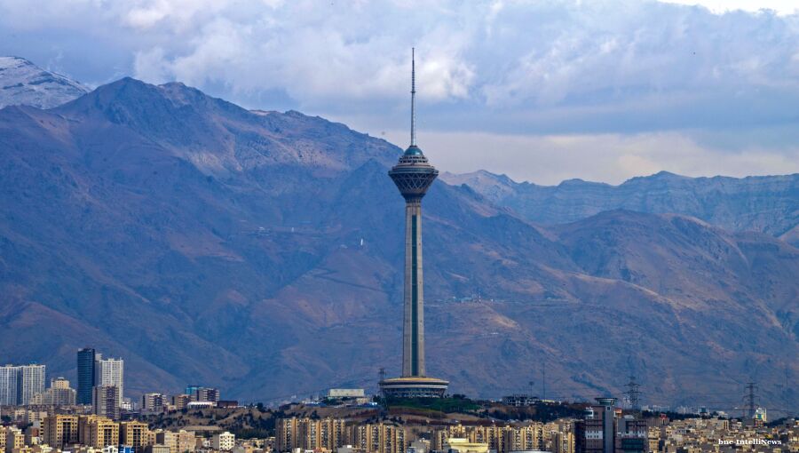 Iran's economy contracts 0.7% in year to March on construction, drought